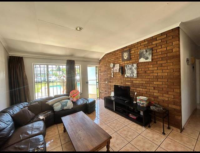 3 BEDROOM HOUSE FOR SALE IN SHARON PARK